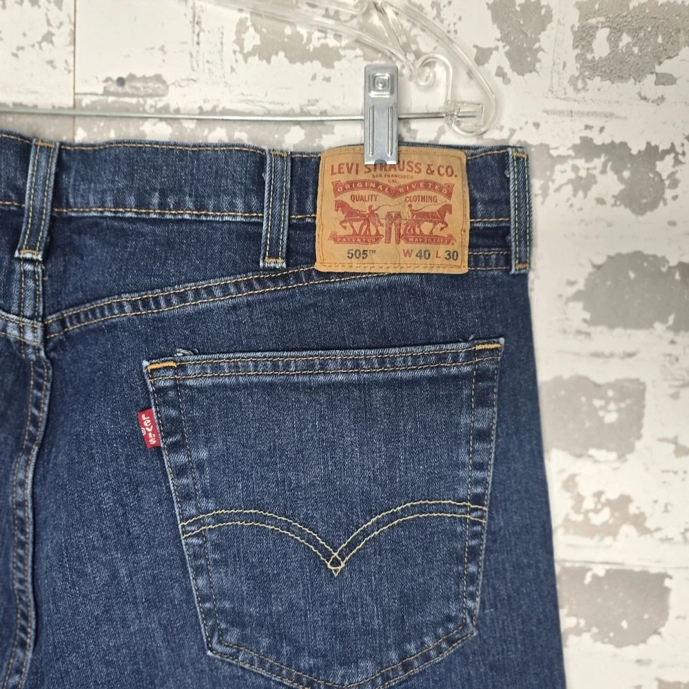 Levis 505 Jeans Mens 40x30 Medium Blue Wash Denim Straight Leg Zip Fly‎